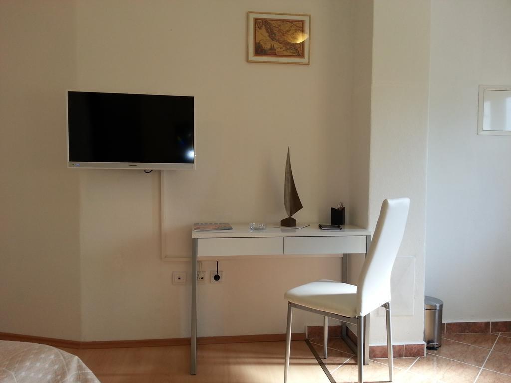 New Studio Apartments Trlaja Шибеник Номер фото